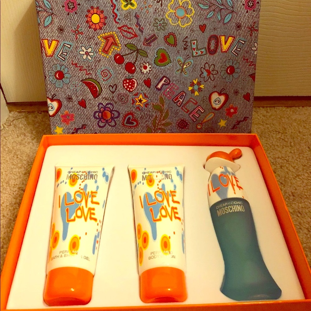 Moschino Cheap And Chic I Love Love 3 Pcs Gift Set